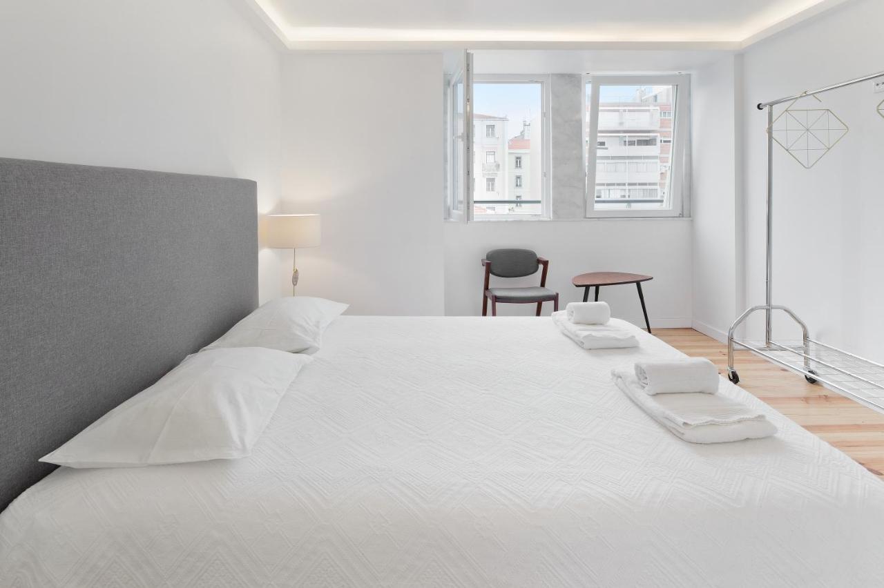 Room With Private Bathroom -Alcantara Lissabon Buitenkant foto